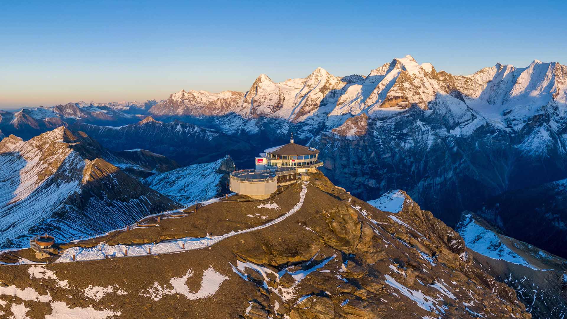 Luftaufnahme vom Schilthorn-Piz Gloria